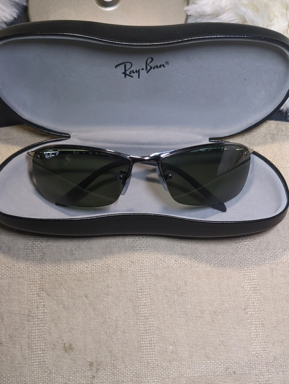 Ray-Ban Sunglasses w/Dark Green Lenses RB3183 Pristine Condition $60